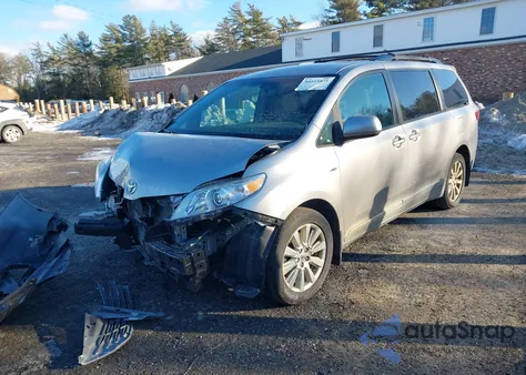 2017 Toyota Sienna Le 7 Passenger z USA, uszkodzony, nr VIN 5TDJZ3DC9HS183536